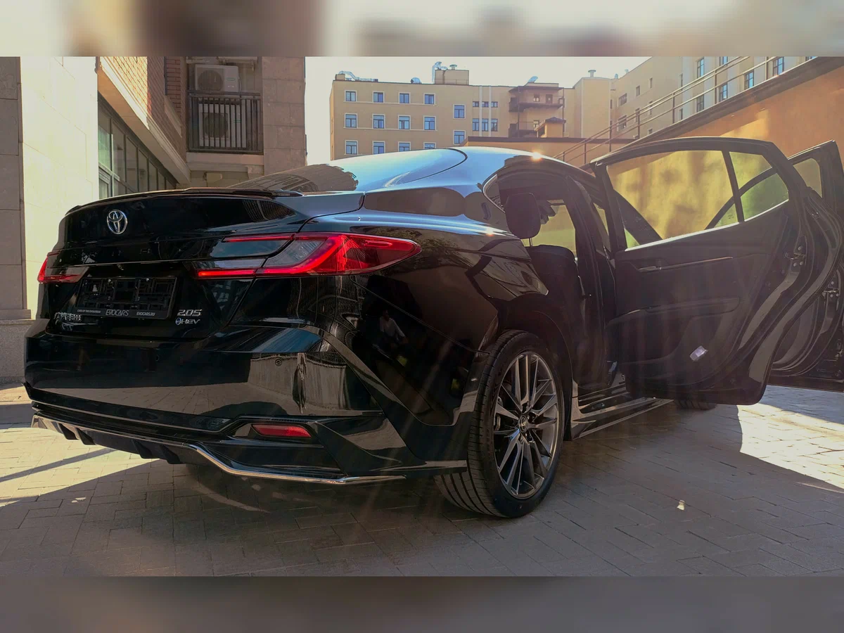 Toyota Camry XV80 Hybrid 2.0 Sport PLUS — корма