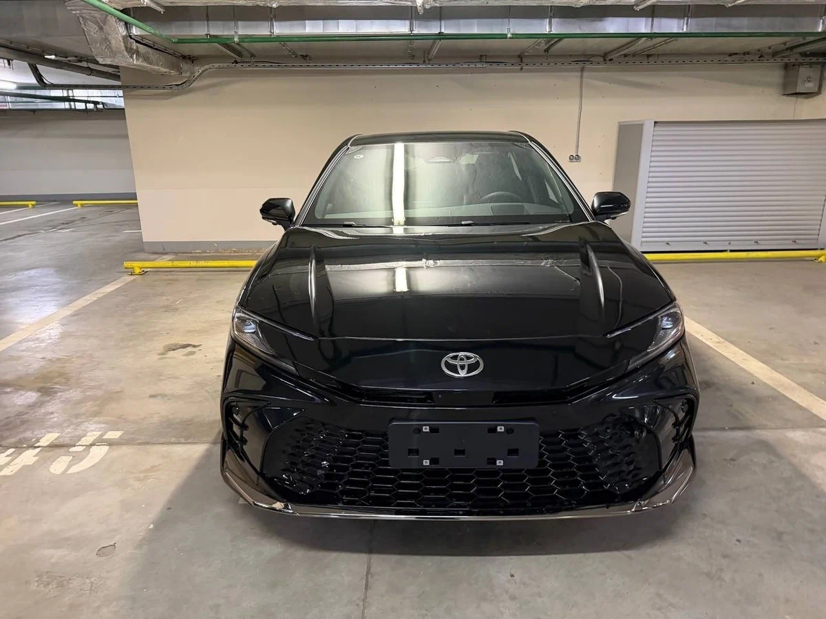 Toyota Camry XV80 Hybrid 2.0 Sport PLUS · 2024 г.в. — фото 1