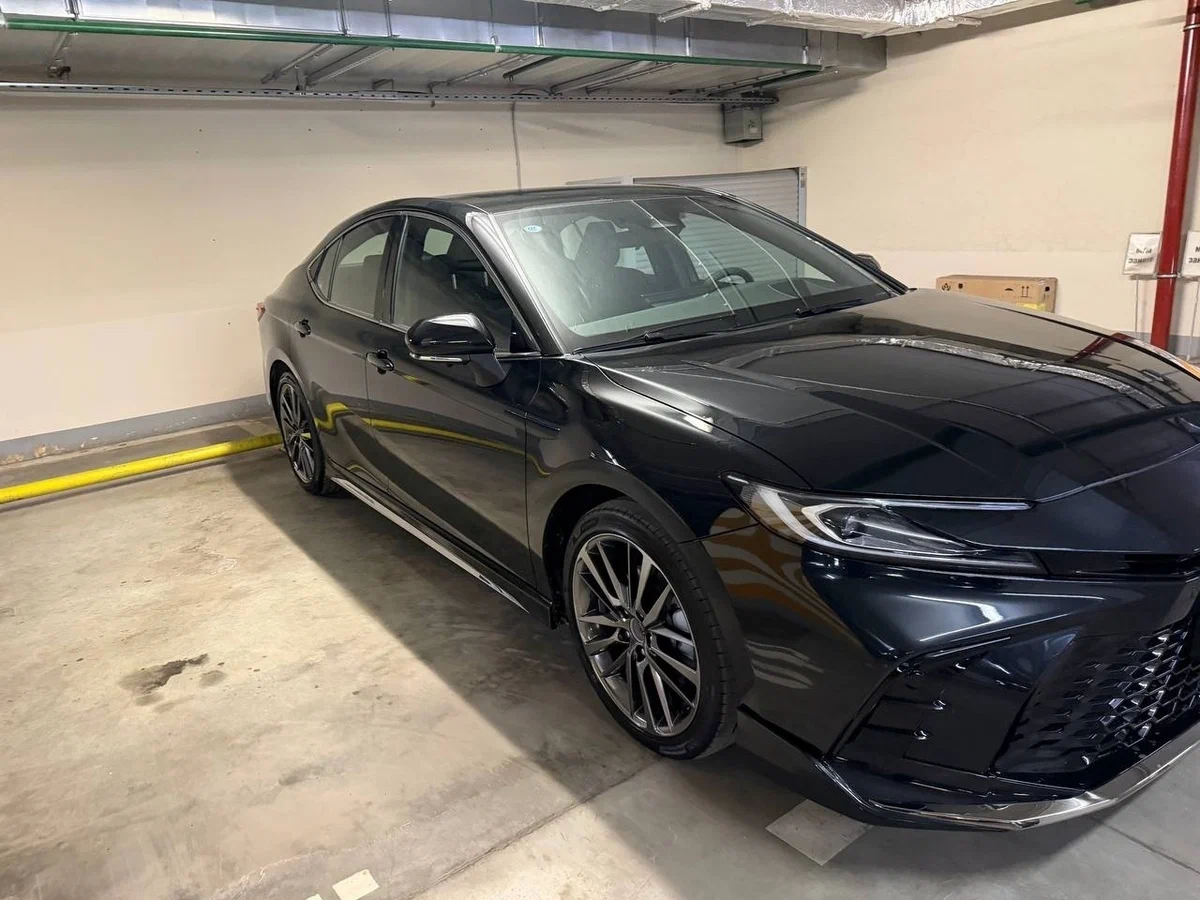 Toyota Camry XV80 Hybrid 2.0 Sport PLUS · 2024 г.в., Чёрный